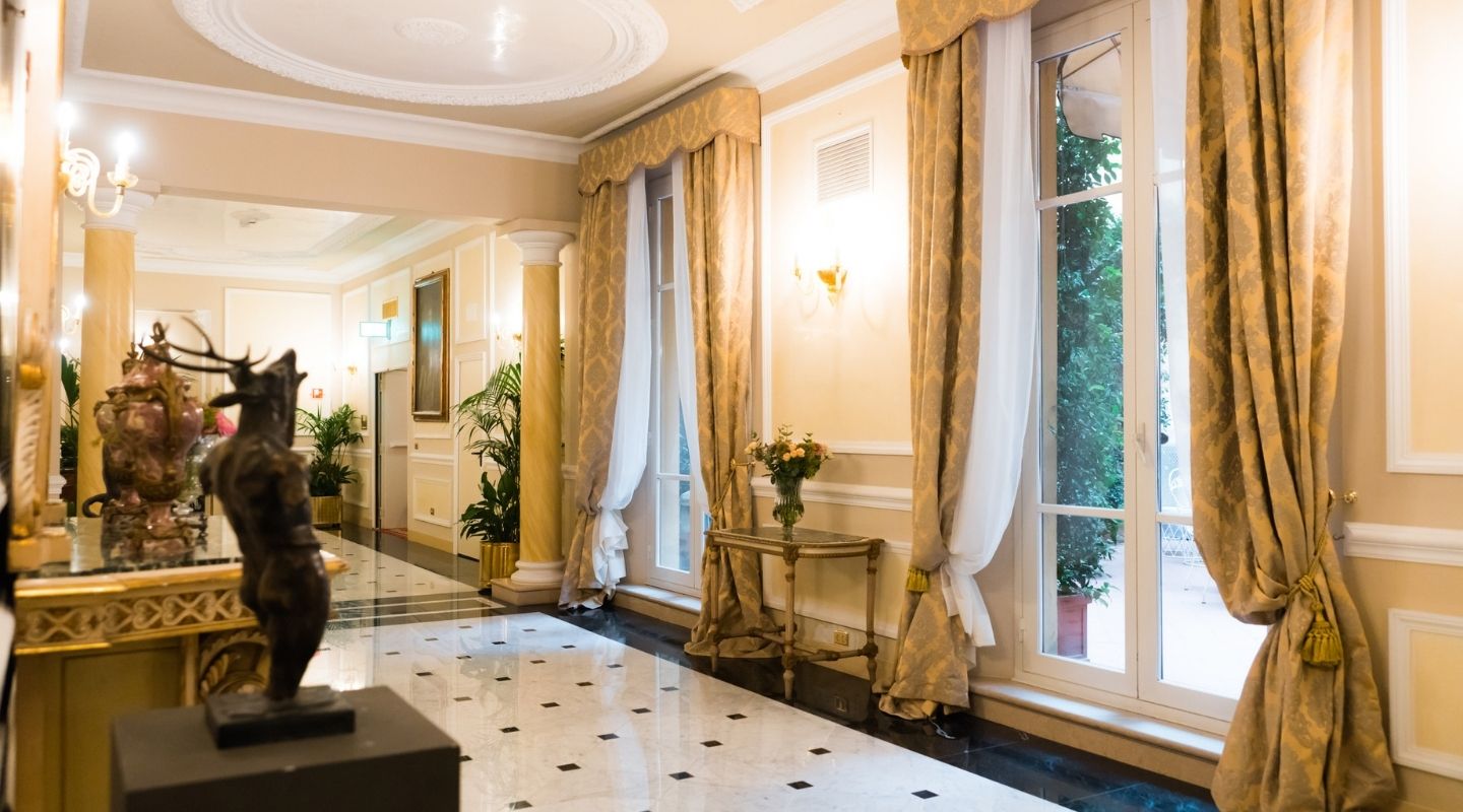 Foyer &amp; Gallerie | Foyer &amp; Galleries